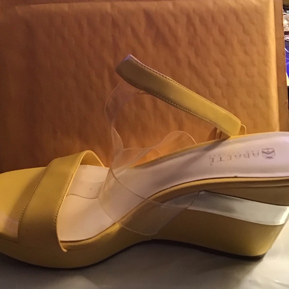 ABAETE T -Strap Wedge Heel shoes sz 8 - Picture 9 of 11